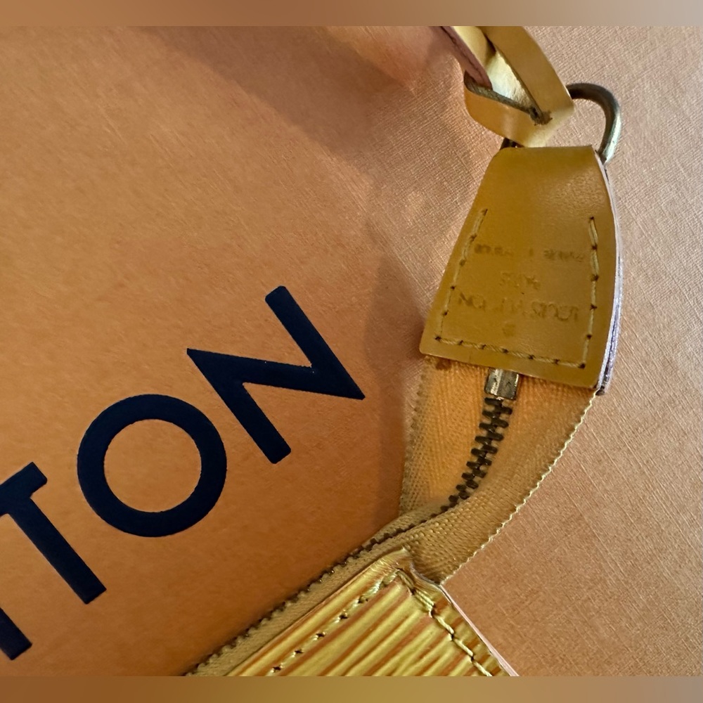 Louis Vuitton Yellow Epi Handbag - Picture 5 of 13